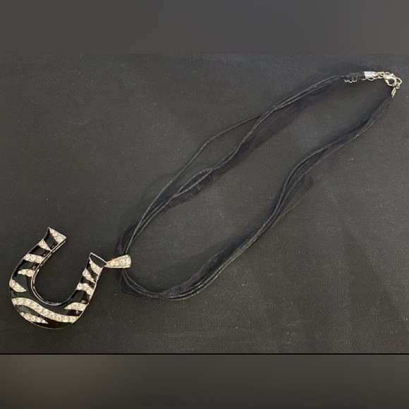 Vintage Silver tone horseshoe with rhinestone Pendant in Zebra Pattern necklace - Picture 3 of 10